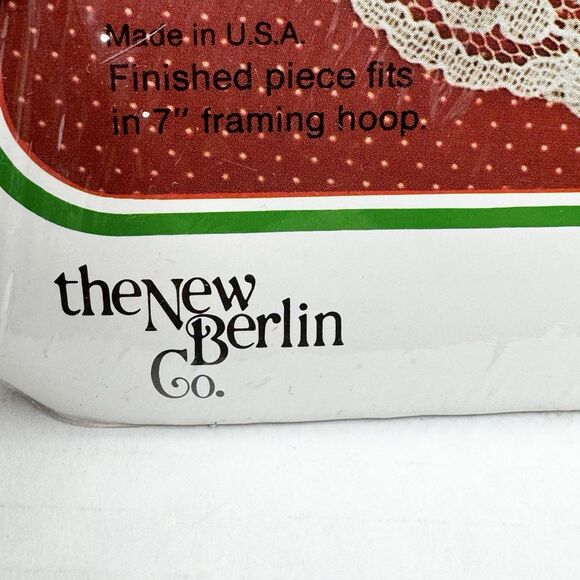 Vtg The New Berlin Co. Stamped Cross Stitch Frame Hoop Kit Happy Holidays Bear - Picture 4 of 4